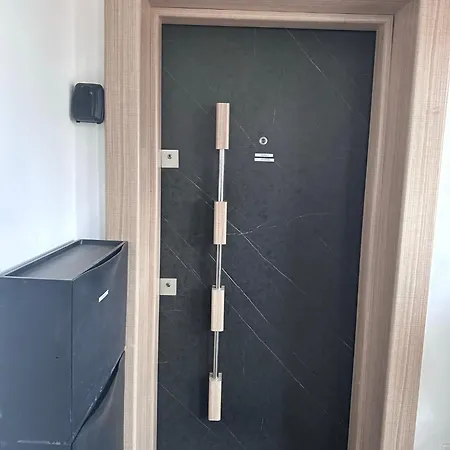 We3 Apartment *