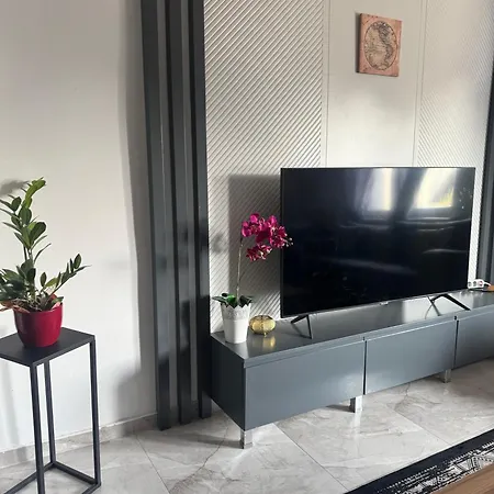 We3 Apartment *